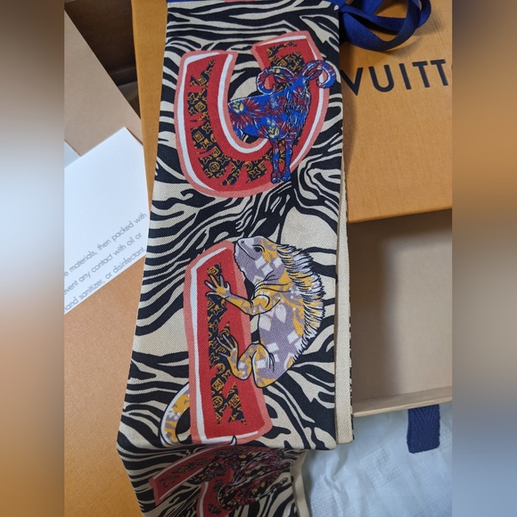 NWT Louis Vuitton Silk Studded ABC Bandeau Scarf Twilly - Picture 6 of 8